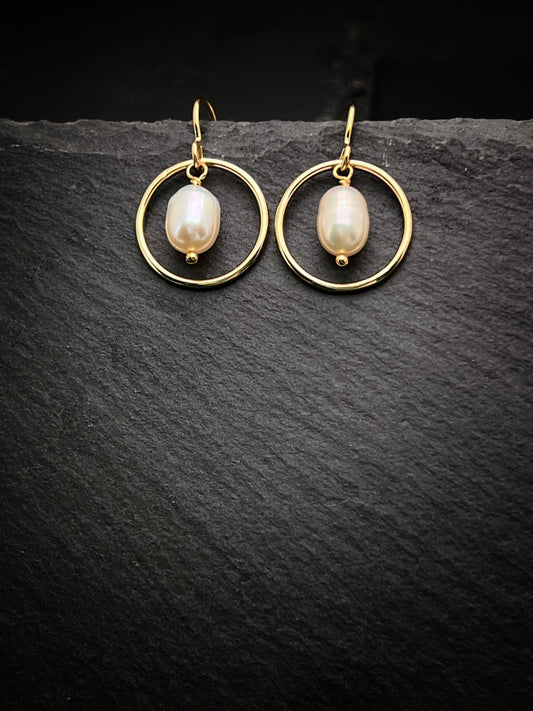 14 Karate gold and pearl earrings