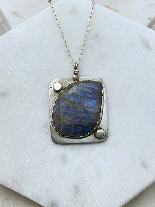 Sterling silver necklace with labradorite gemstone
