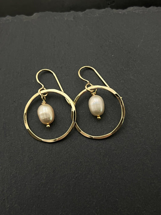 14 Karate gold and fresh water pearl earrings