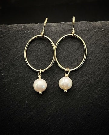 14 Karate gold and pearl earrings