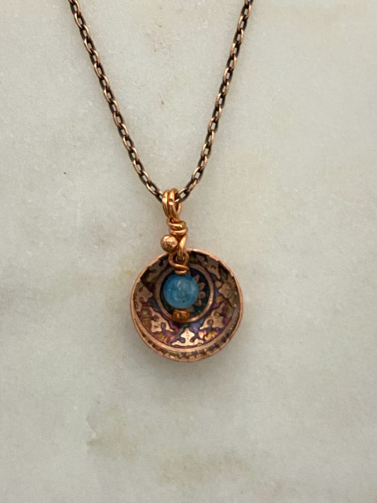 Acid etched copper disk necklace with a apatite gemstone