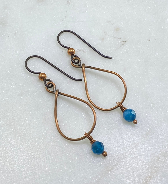 Copper teardrop earrings with apatite