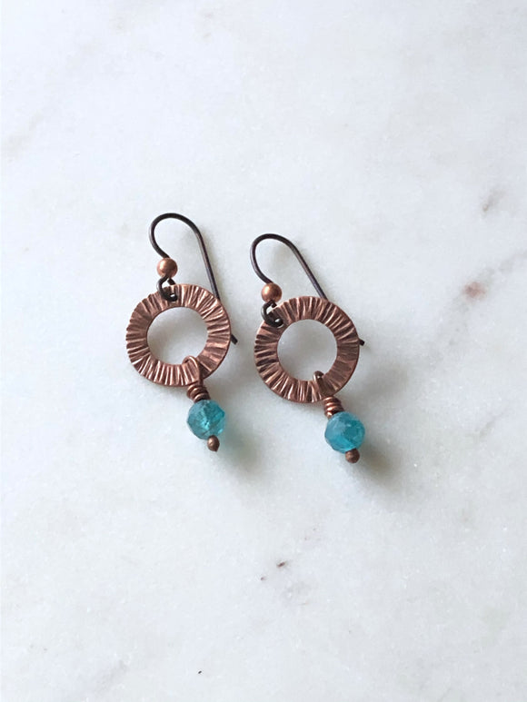 Copper forged circle earrings with apatite gemstone