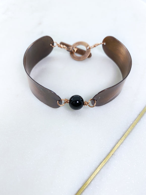 Copper and onyx bracelet